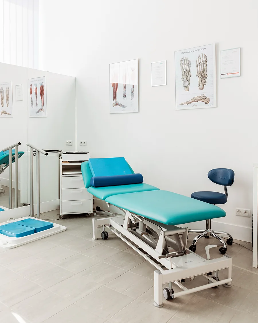 Gabinet fizjoterapii FootMedica z leżanką zabiegową