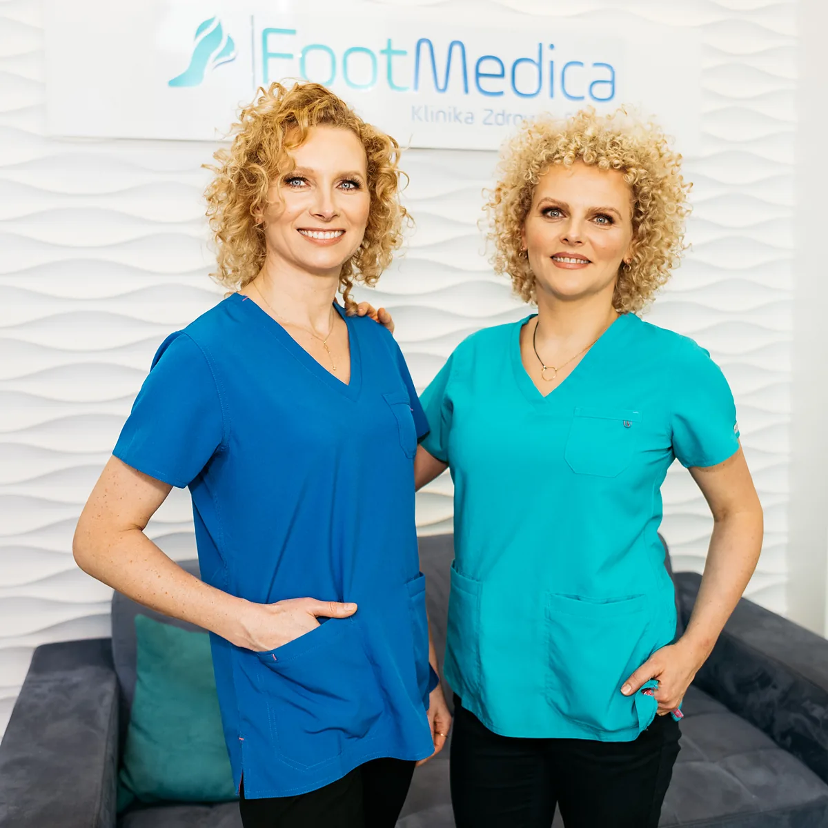 Joanna i Magdalena, założycielki FootMedica, w recepcji kliniki